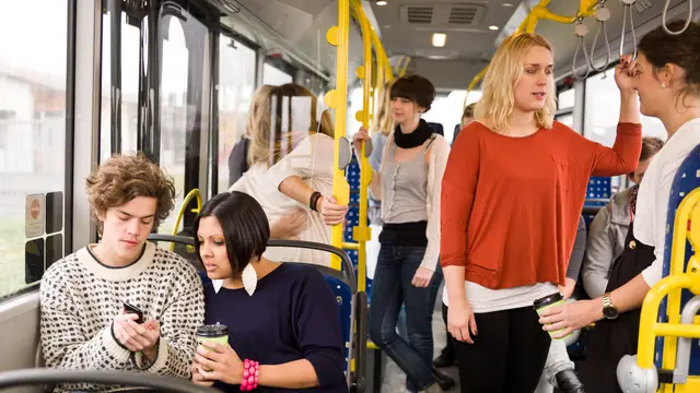Personas dentro de un autobús