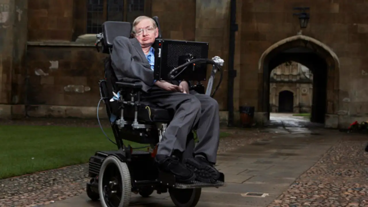 Stephen Hawking en el Gonville & Caius College de Cambridge (Reino Unido). / Lwp Kommunikáció Stephen Hawking en el Gonville & Caius College de Cambridge (Reino Unido). / Lwp Kommunikáció