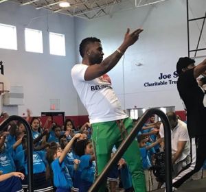 Jason Derulo en su antigua escuela de baile Jason Derulo en su antigua escuela de baile