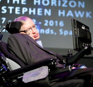 El físico británico Stephen Hawking en una intervención en el festival Starmus, en Canarias El físico británico Stephen Hawking en una intervención en el festival Starmus, en Canarias