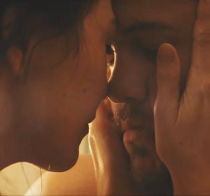 Dan Reynolds y Aja Volkman en el cortometraje de 'Next To Me' Dan Reynolds y Aja Volkman en el cortometraje de 'Next To Me'