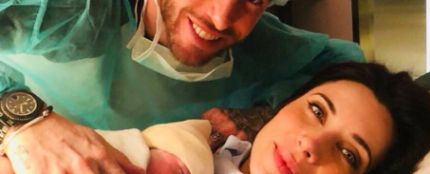 Sergio Ramos y Pilar Rubio con su hijo Alejandro. 