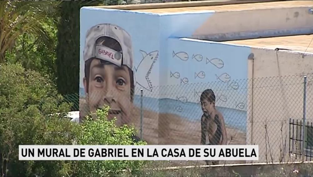 El emotivo mural que homenajea al pequeño Gabriel en una pared de la casa de la abuela en Las Hortichuelas