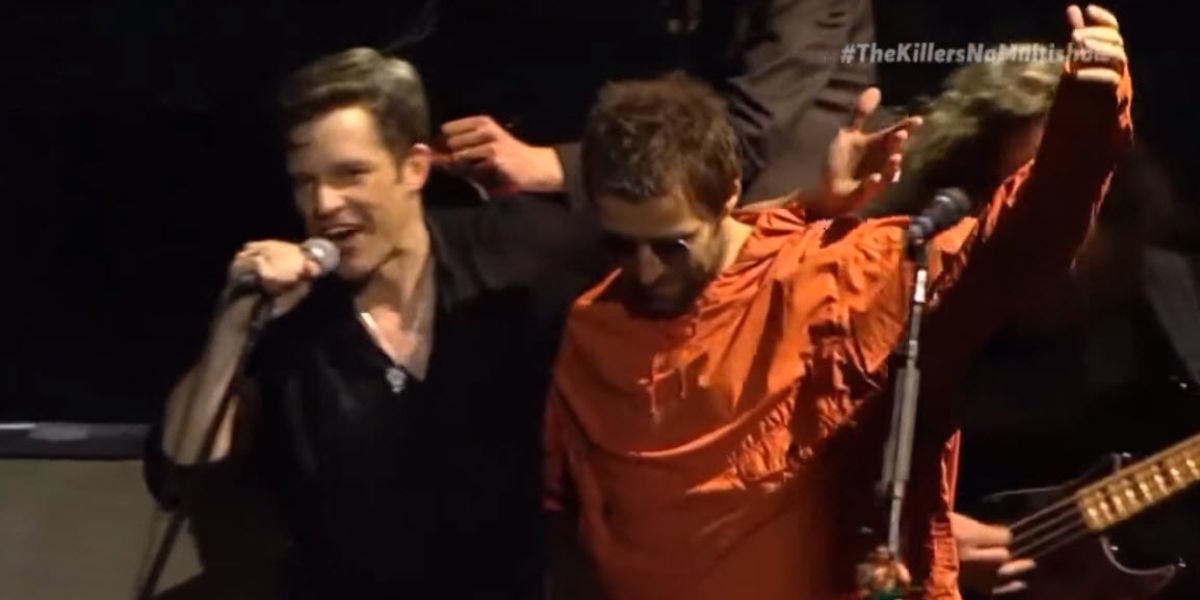 Brandon Flowers y Liam Gallagher en un concierto de The Killers