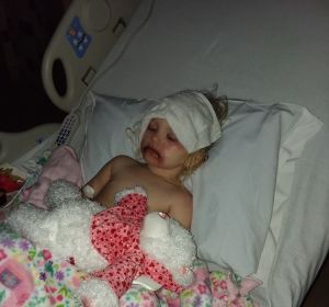 La pequeña Lydia, hospitalizada tras una reacción alérgica al maquillaje infantil La pequeña Lydia, hospitalizada tras una reacción alérgica al maquillaje infantil