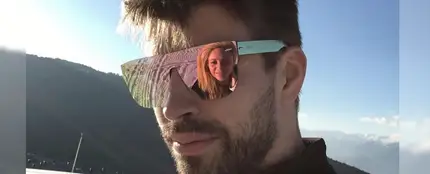 Piqué y Shakira en la nieve Piqué y Shakira en la nieve