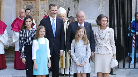 La familia real en la tradicional misa de Pascua de Palma La familia real en la tradicional misa de Pascua de Palma