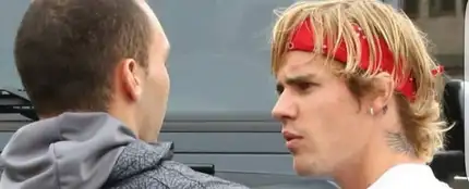 Justin Bieber y el fan que le acusa de romperle el móvil Justin Bieber y el fan que le acusa de romperle el móvil