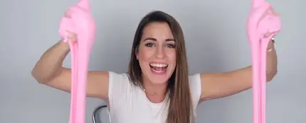 La youtuber Paula Gonu con 'slime' La youtuber Paula Gonu con 'slime'