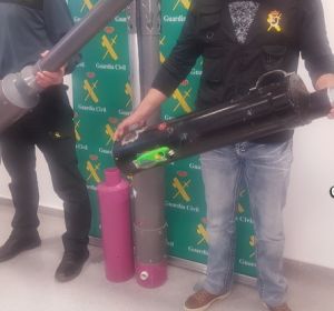 La Guardia Civil detiene a un hombre en Vigo por fabricar y vender ‘lanzapatatas’ La Guardia Civil detiene a un hombre en Vigo por fabricar y vender ‘lanzapatatas’