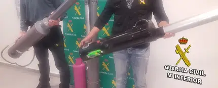 La Guardia Civil detiene a un hombre en Vigo por fabricar y vender ‘lanzapatatas’ La Guardia Civil detiene a un hombre en Vigo por fabricar y vender ‘lanzapatatas’