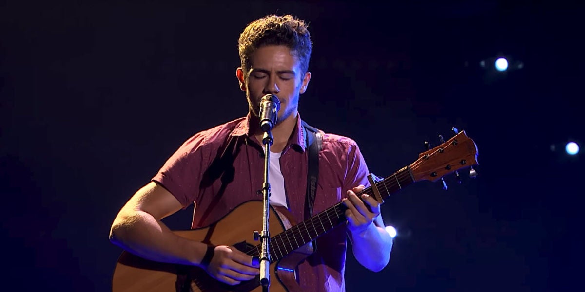 Oskar Proy cantando 'Asturias Patria Querida'