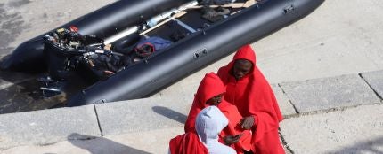 Rescate de Salvamento Mar&iacute;timo de una patera en aguas del Estrecho de Gibraltar (Archivo)