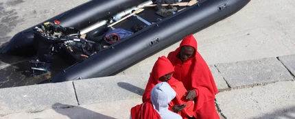 Rescate de Salvamento Marítimo de una patera en aguas del Estrecho de Gibraltar (Archivo) Rescate de Salvamento Marítimo de una patera en aguas del Estrecho de Gibraltar (Archivo)