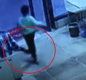 Hospitalizado un niño de 4 años después de que una mujer le hiciera la zancadilla Hospitalizado un niño de 4 años después de que una mujer le hiciera la zancadilla