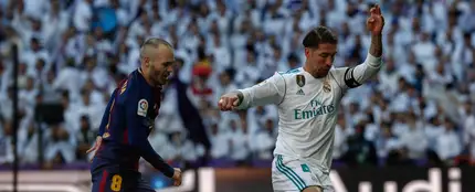 Iniesta y Sergio Ramos, durante un Clásico entre Barça y Madrid Iniesta y Sergio Ramos, durante un Clásico entre Barça y Madrid