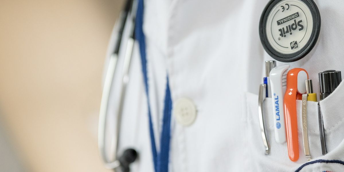 MÉDICO