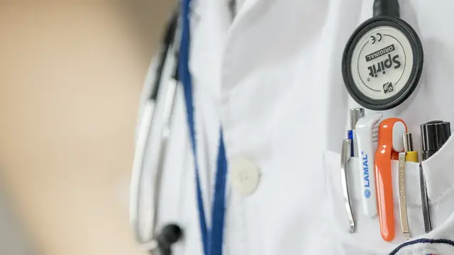 MÉDICO