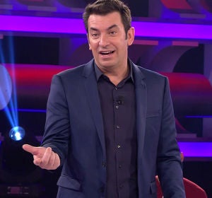 Arturo Valls y un concursante sorprenden al público a ritmo de salsa Arturo Valls y un concursante sorprenden al público a ritmo de salsa