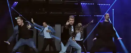 Backstreet Boys en el vídeo de 'Don't Go Breaking My Heart' Backstreet Boys en el vídeo de 'Don't Go Breaking My Heart'