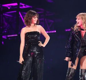 Selena Gomez aparece en un concierto de Taylor Swift Selena Gomez aparece en un concierto de Taylor Swift