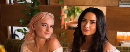 Grace Chatto de Clean Bandit junto a Demi Lovato Grace Chatto de Clean Bandit junto a Demi Lovato
