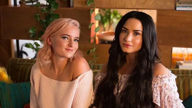 Grace Chatto de Clean Bandit junto a Demi Lovato