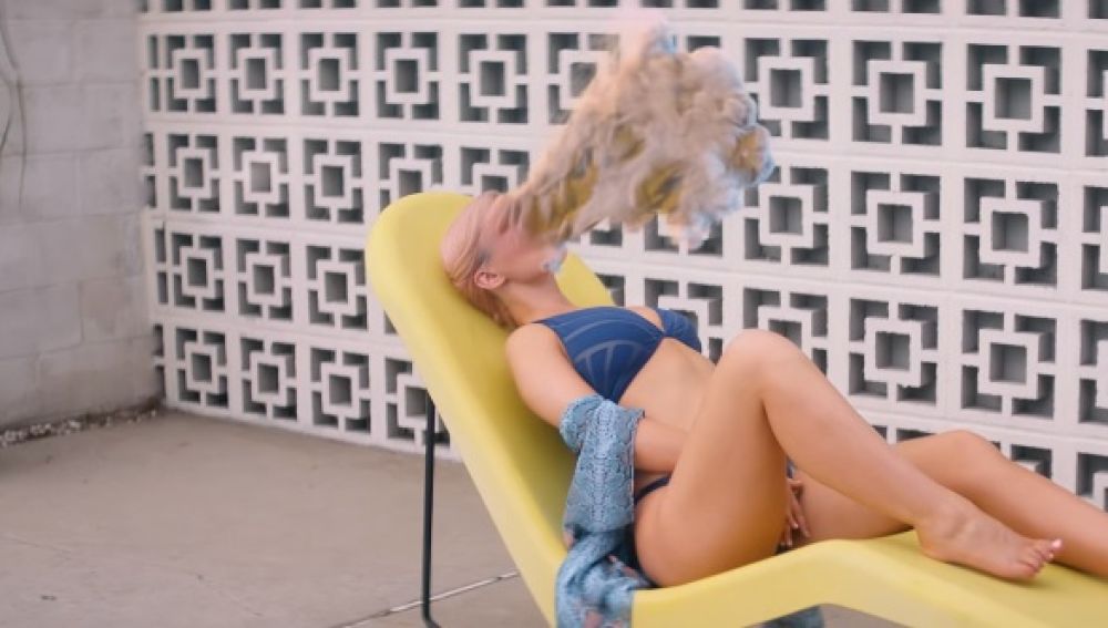 Grace Chatto en el videoclip de 'Solo', de Clean Bandit y Demi Lovato