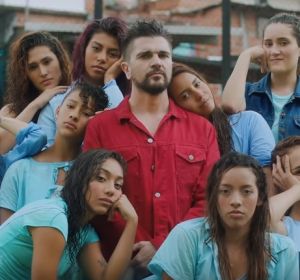 Juanes en el videoclip de 'Pa Dentro' Juanes en el videoclip de 'Pa Dentro'