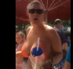 La mujer que insultó a la familia latina La mujer que insultó a la familia latina