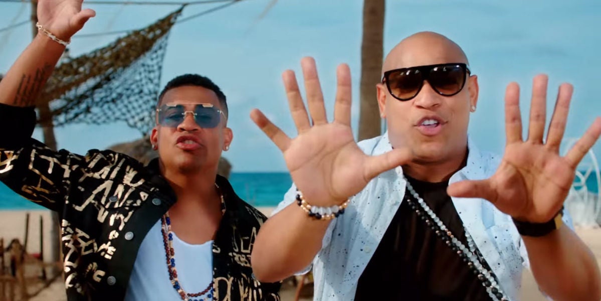 Gente de Zona en el videoclip de 'Te Duele'
