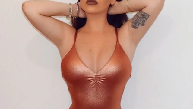 Mar&iacute;a Isabel con un ba&ntilde;ador brillante