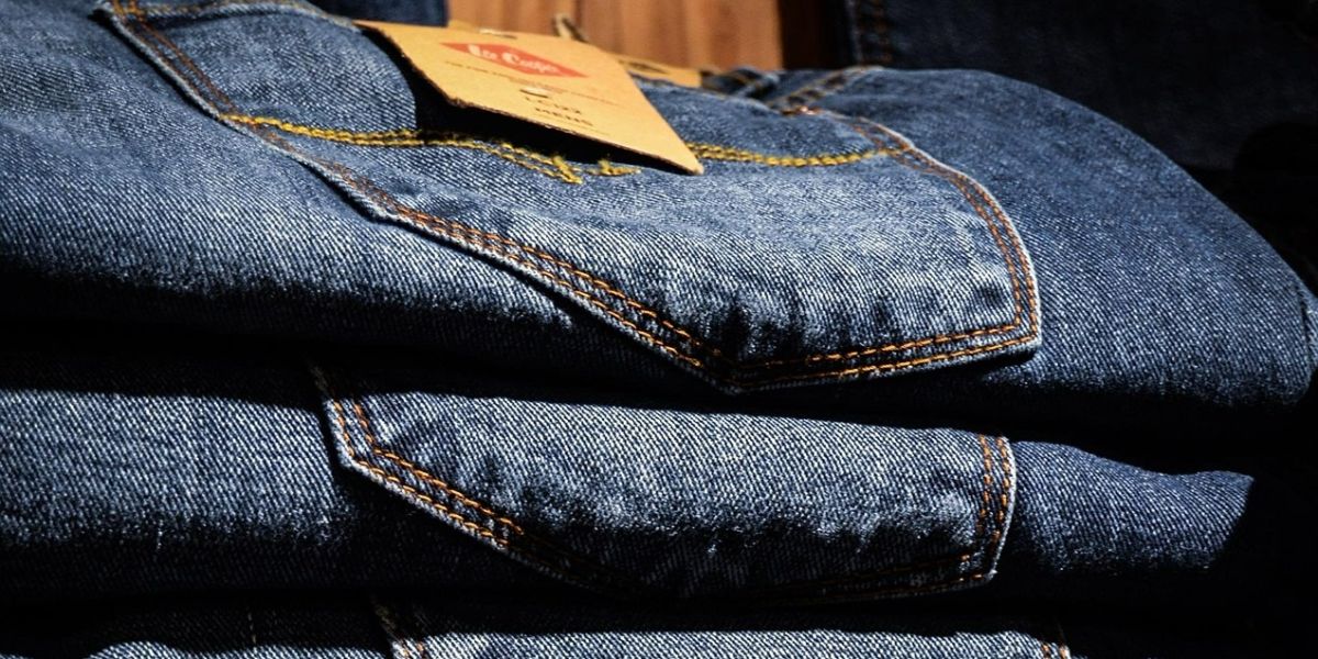 Pantalones vaqueros almacenados