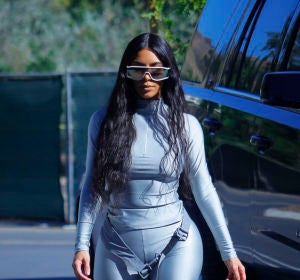 El look más extraño y futurista de Kim Kardashian El look más extraño y futurista de Kim Kardashian