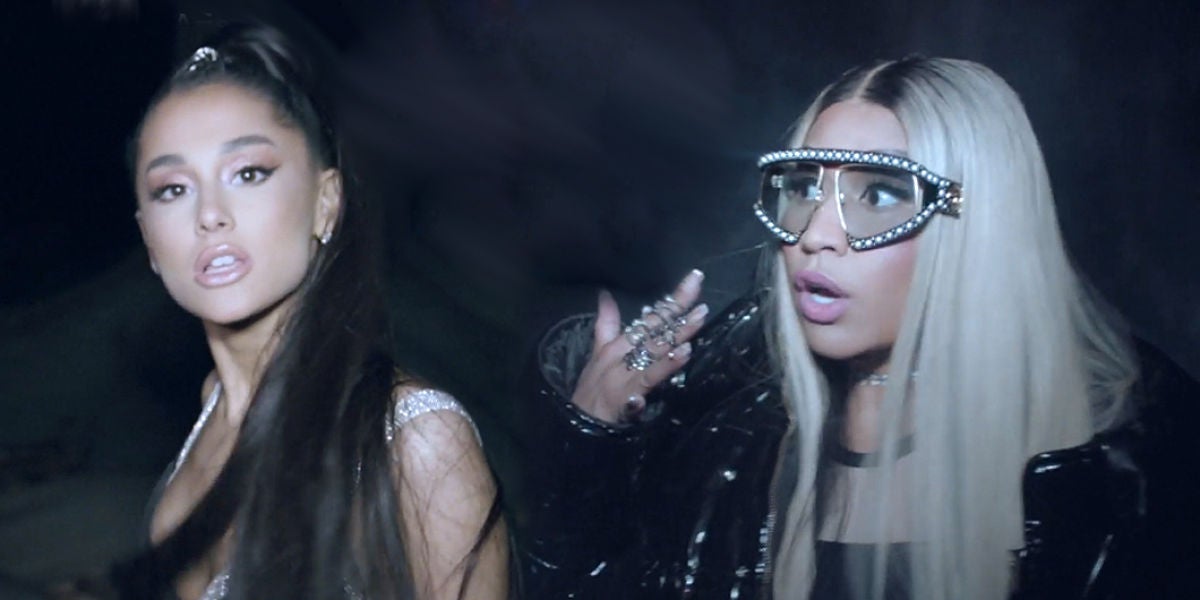 Ariana Grande y Nicki Minaj en el vídeo de 'The Light Is Coming'