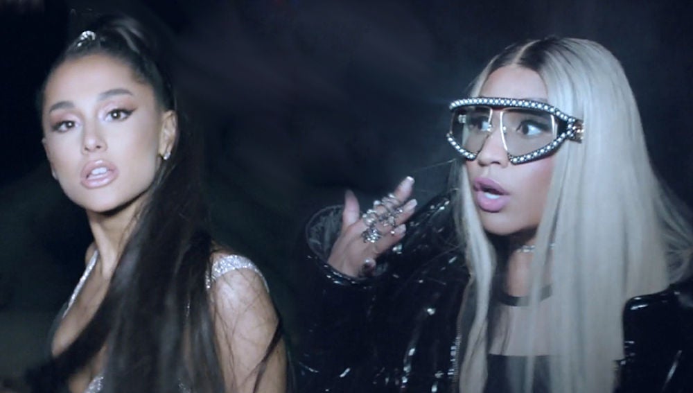 Ariana Grande y Nicki Minaj en el vídeo de 'The Light Is Coming'