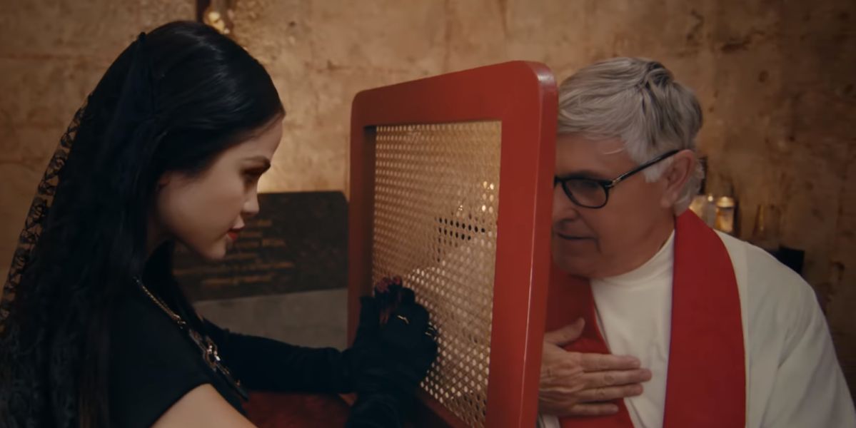 Natti Natasha en el videoclip 'Quien Sabe'