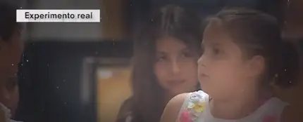 La genial reacción de una niña al defender a su amiga, rechazada por tener dos padres La genial reacción de una niña al defender a su amiga, rechazada por tener dos padres