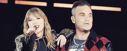 Taylor Swift y Robbie Williams cantan juntos &#39;Angels&#39;