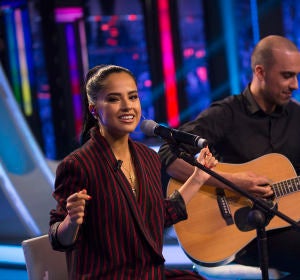 Becky G sorprende con su tema 'Sin Pijama' en acústico en 'El Hormiguero 3.0' Becky G sorprende con su tema 'Sin Pijama' en acústico en 'El Hormiguero 3.0'