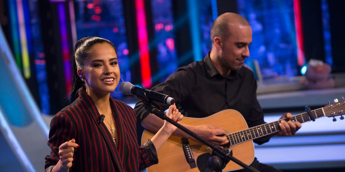 Becky G sorprende con su tema 'Sin Pijama' en acústico en 'El Hormiguero 3.0'
