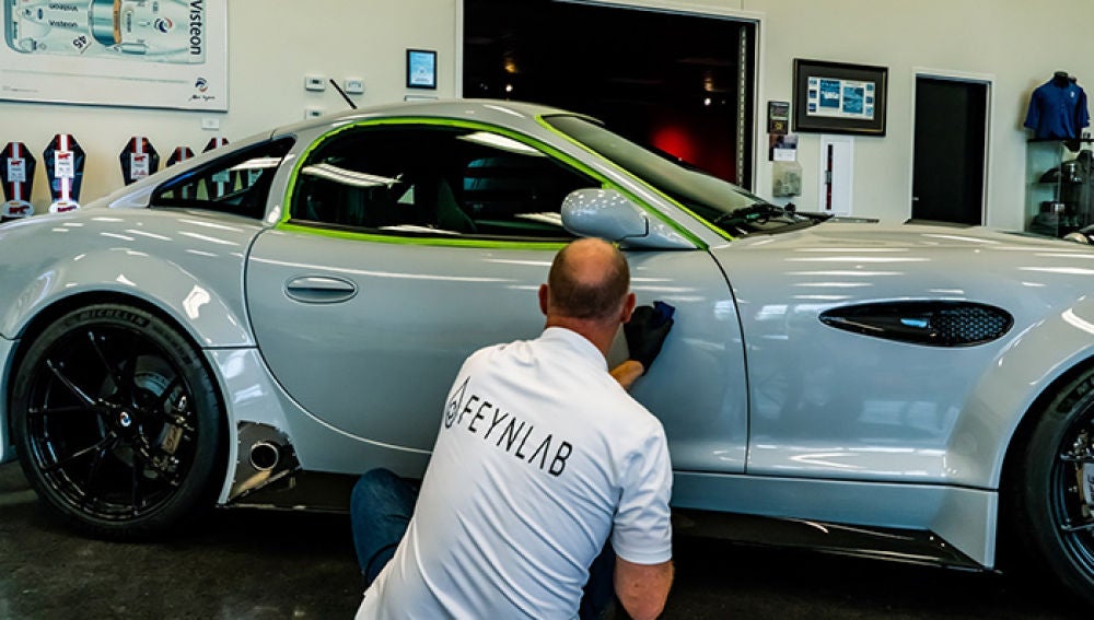 Crean una pintura para coches capaz de autorepararse con el calor 