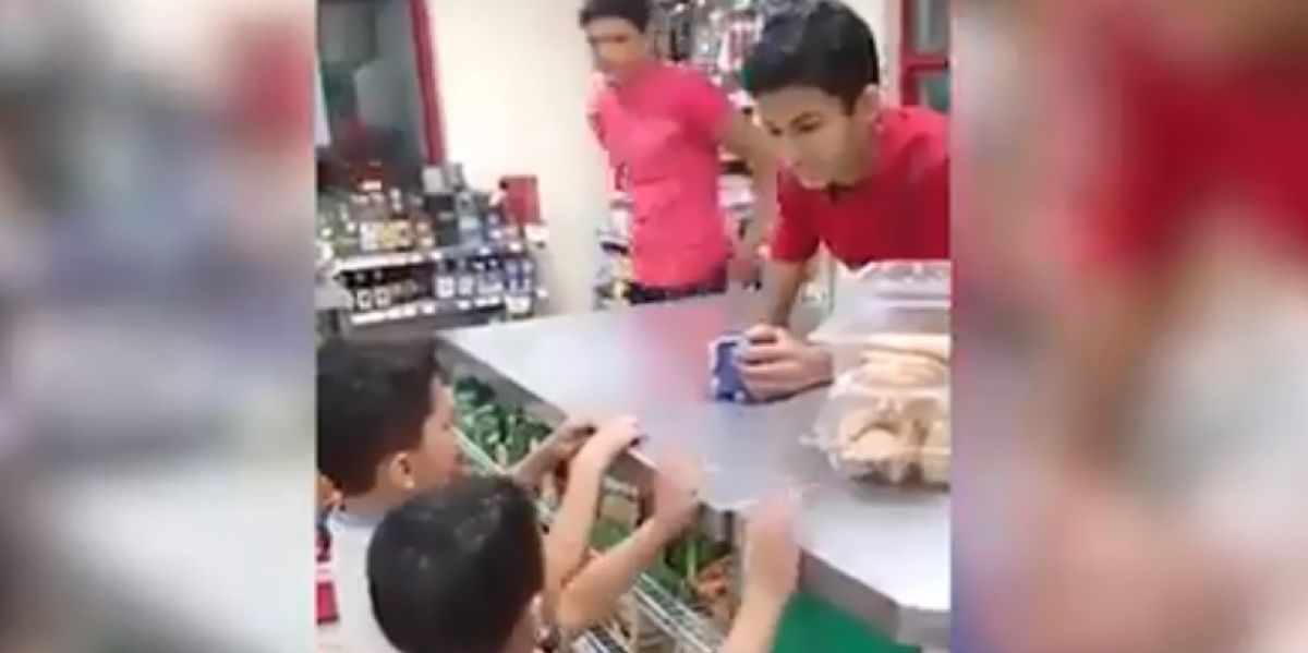 El ejemplar castigo de una madre a sus hijos por robar unos chicles que se ha vuelto viral
