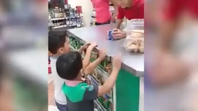 El ejemplar castigo de una madre a sus hijos por robar unos chicles que se ha vuelto viral