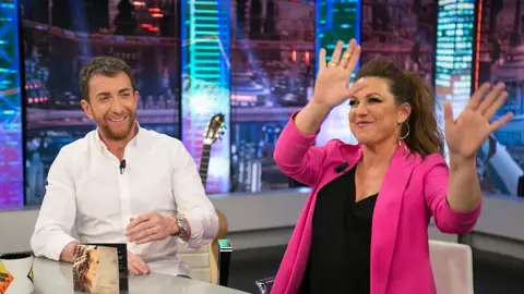 Descubre la versión de Niña Pastori sobre la divertida historia con Pablo López en el baño de un tren: "¡Menos mal que eras tú!" Descubre la versión de Niña Pastori sobre la divertida historia con Pablo López en el baño de un tren: "¡Menos mal que eras tú!"