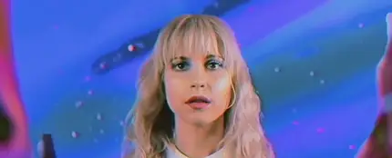 Paramore en el vídeo de 'Caught in the Middle' Paramore en el vídeo de 'Caught in the Middle'