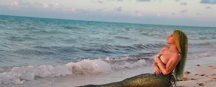 Nicki Minaj se convierte en una sirena para el vídeo de 'Bed' Nicki Minaj se convierte en una sirena para el vídeo de 'Bed'