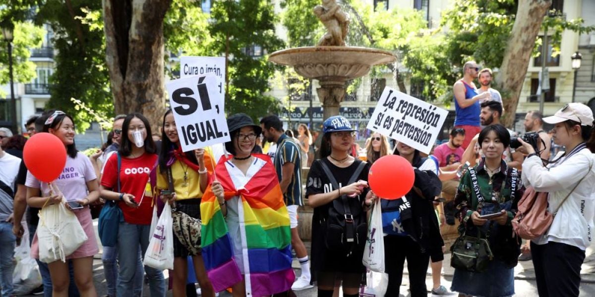 Antena 3 Noticias Fin de Semana (07-07-18) Cientos de miles de personas participan en la manifestación por los derechos de las personas transexuales