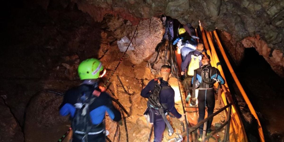 Antena 3 Noticias Fin de Semana (08-07-18) Rescatan a seis de los niños atrapados en la cueva de Tailandia