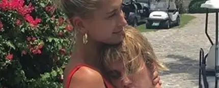 Hailey Baldwin y Justin Bieber Hailey Baldwin y Justin Bieber